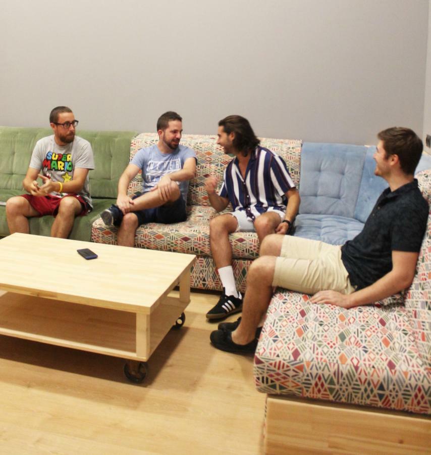 Welcome Hostel Малага Экстерьер фото